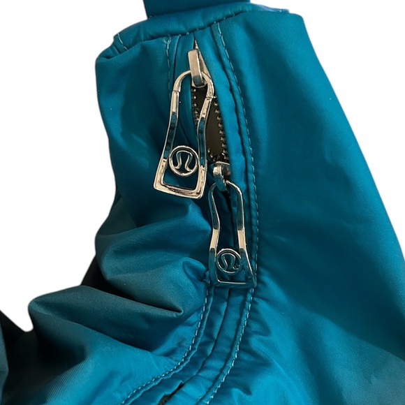 Lululemon Hot Yoga Hobo Bag - Picture 5 of 16